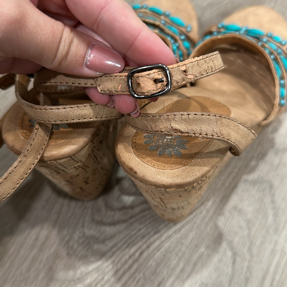 Yellow Box Wedges - Picture 5 of 5
